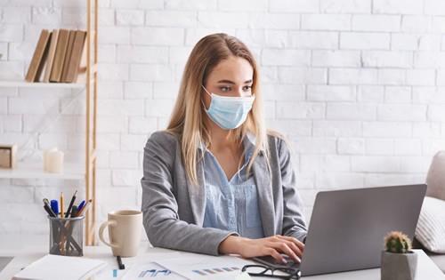 Woman wearing a mask in the office