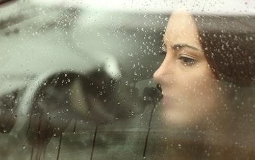 sad-woman-in-car