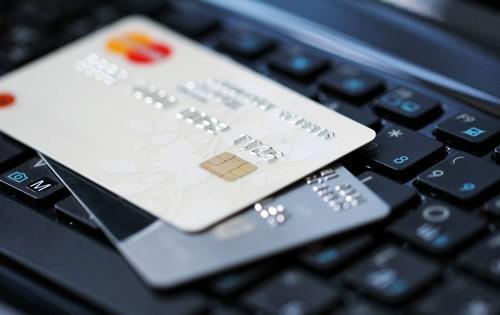 Balancing Act: Managing Multiple Credit Cards Effectively