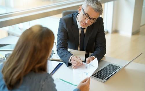 personal-loan-man-woman-at-desk