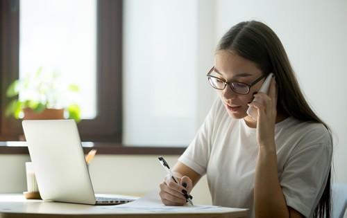 woman-negotiating-with-creditors