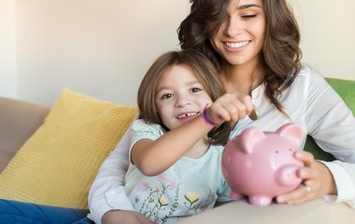 save-money-mom-daughter