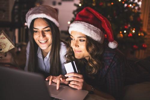 8 Tips for Using Your Credit Card for Holiday Shopping