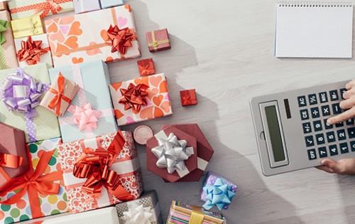 How to Prevent Overspending This Holiday Season
