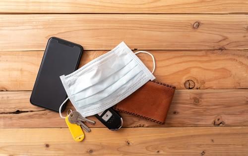 wallet-mask-covid.jpg