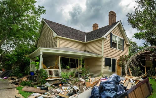 house-with-a-lot-of-garbage-in-yard.jpg